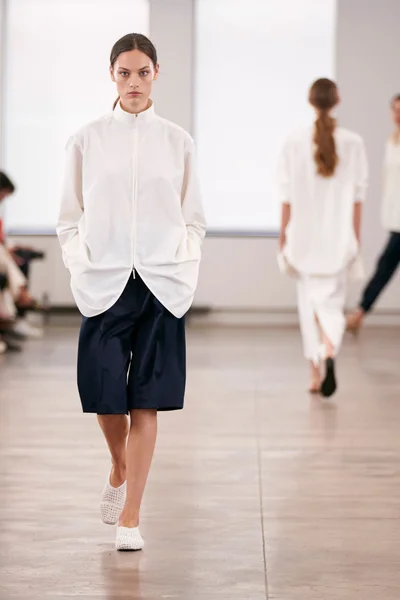 Look 13